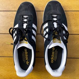 Adidas unisex Gazelle shoes